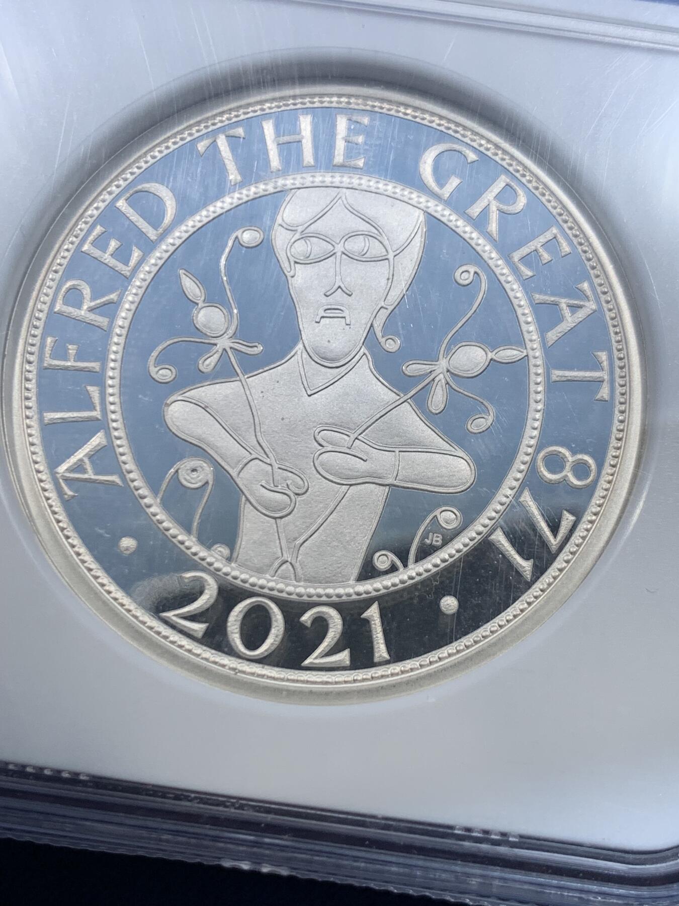 《竞宝斋》第482场 周日，周一 2场连拍 （全场包邮）20级店铺 欢迎送拍 NGC PF70UC 英国2021年“阿尔弗雷德大帝”5英镑，加厚（Piefort）精制银币，克重56.56克，925银，满分超深浮雕，并带有First Releases（首期发行）特殊标签，盒证齐全。加厚盒