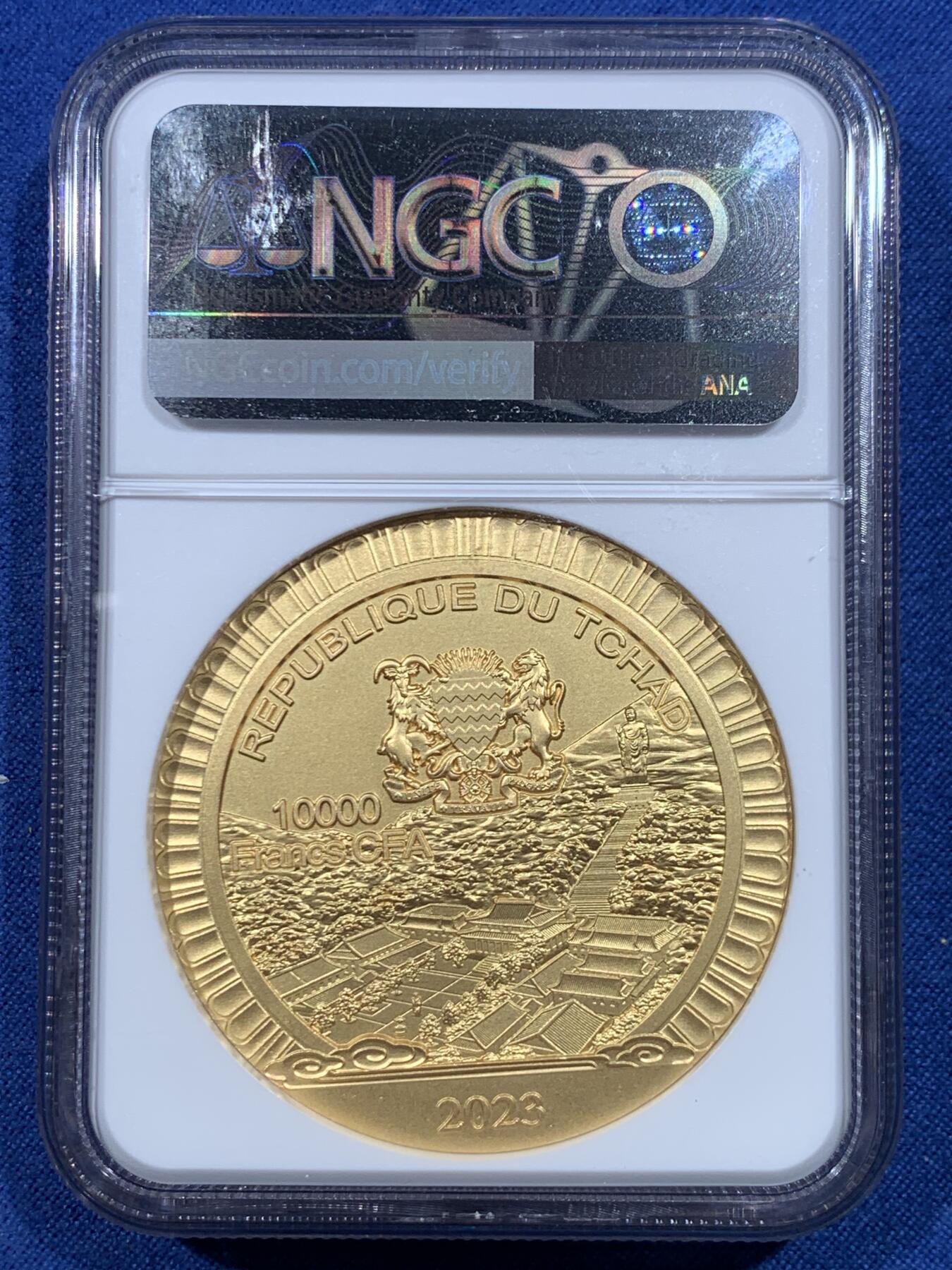 《竞宝斋》第482场 周日，周一 2场连拍 （全场包邮）20级店铺 欢迎送拍 NGC MS70 首期 乍得2023年灵山大佛10000法郎高浮雕镀金银币 2盎司999银 发行量500枚 佛像镜面感 盒证全