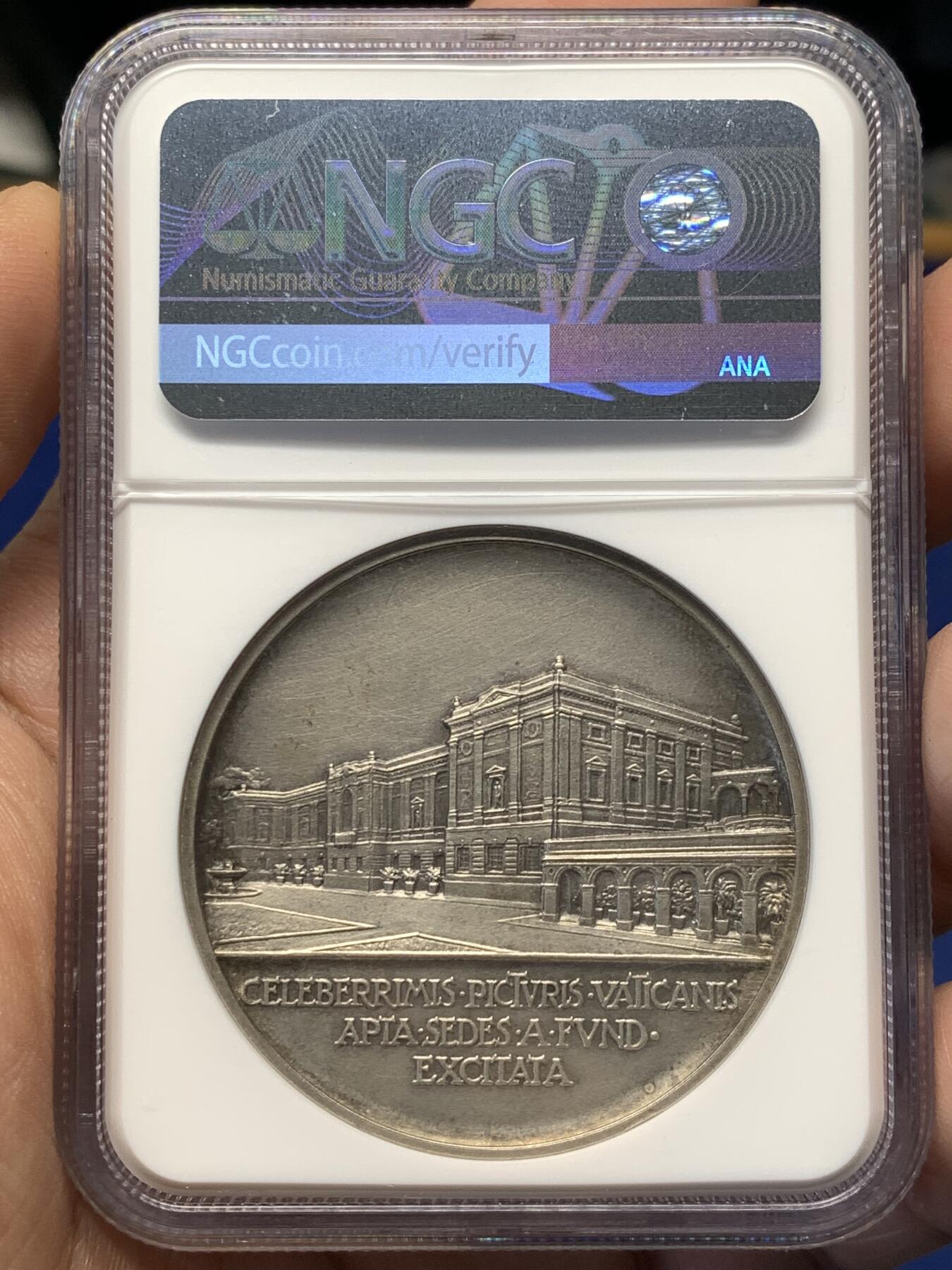 《竞宝斋》第482场 周日，周一 2场连拍 （全场包邮）20级店铺 欢迎送拍 NGC MS62 梵蒂冈1932年教皇庇护十一世银章，为纪念新梵蒂冈画廊/美术馆铸造的银质纪念章。梵蒂冈章牌目录RINALAI-126,权威目录收录官方章牌。收藏价值高。加厚盒。