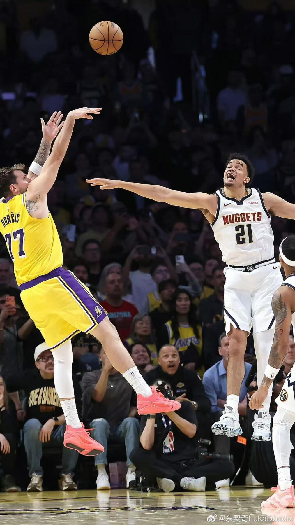 零元拍：东大王加冕得分王，NBA得分王卢卡-东契奇亲签洛杉矶湖人Nike球队限定紫金球衣背书经典Luka Magic，本人尺码，绝对是这个辉煌赛季的不二收藏！