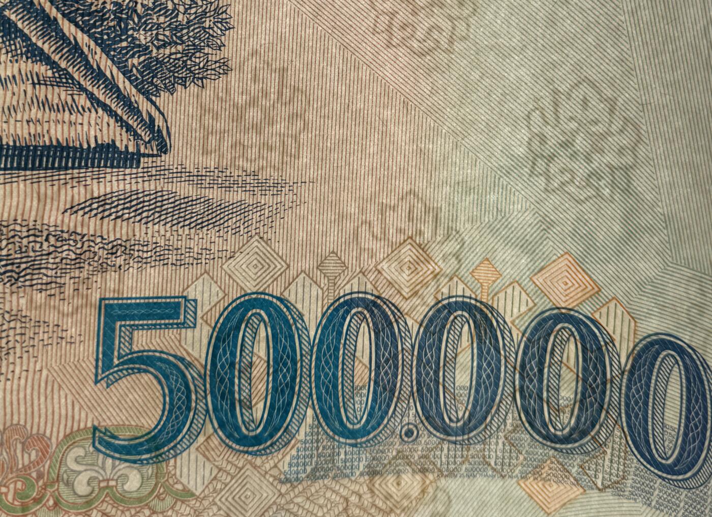 小福收藏拍卖第205期 裸钞场 本期有多张豹子号靓号  大量民国钞 百慕大样钞洋葱冠全套  阿富汗首年份查希尔国王和独立纪念碑 仅发行1000枚亚克力砖封蒙古20000图格里克帝国800周年纪念钞 卢旺达 东加勒比 斯里兰卡等多国精美纸币