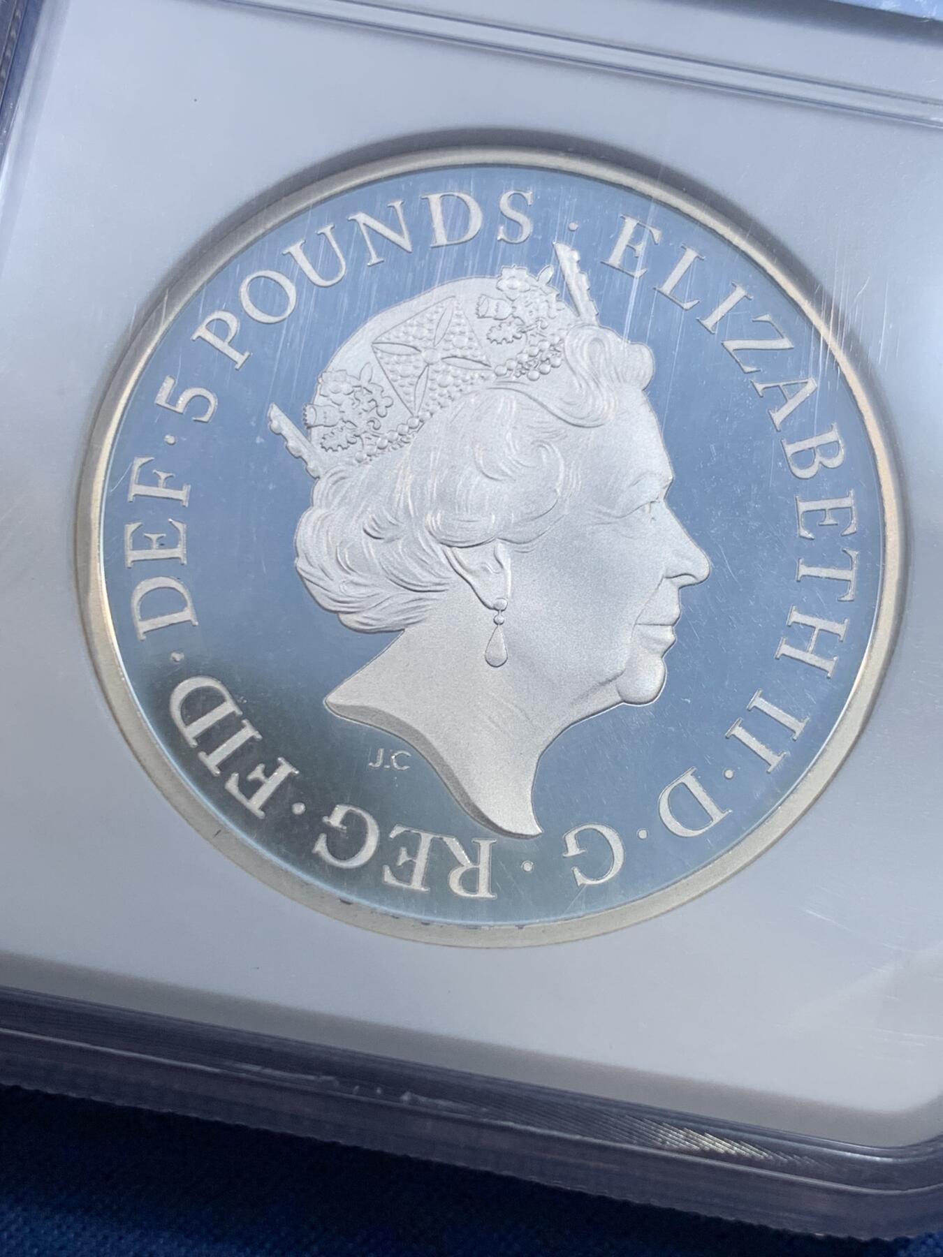 《竞宝斋》第482场 周日，周一 2场连拍 （全场包邮）20级店铺 欢迎送拍 NGC PF70UC 英国2021年“阿尔弗雷德大帝”5英镑，加厚（Piefort）精制银币，克重56.56克，925银，满分超深浮雕，并带有First Releases（首期发行）特殊标签，盒证齐全。加厚盒