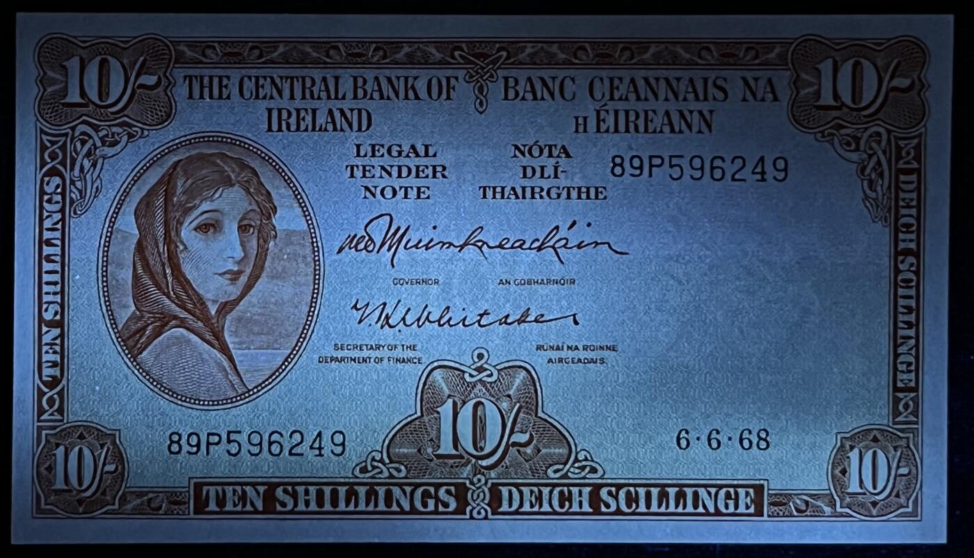 小福收藏拍卖第205期 裸钞场 本期有多张豹子号靓号  大量民国钞 百慕大样钞洋葱冠全套  阿富汗首年份查希尔国王和独立纪念碑 仅发行1000枚亚克力砖封蒙古20000图格里克帝国800周年纪念钞 卢旺达 东加勒比 斯里兰卡等多国精美纸币