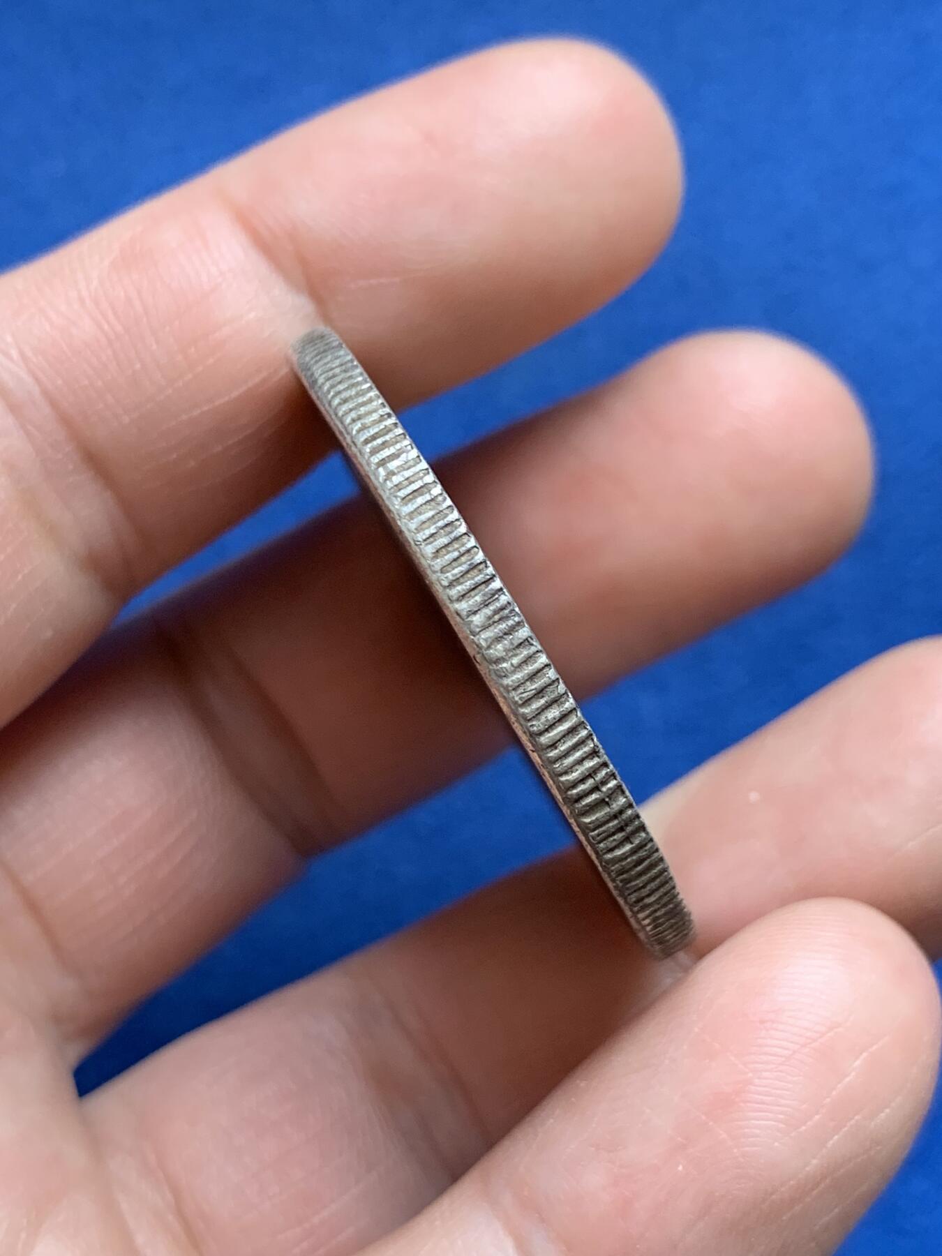 《竞宝斋》第482场 周日，周一 2场连拍 （全场包邮）20级店铺 欢迎送拍 墨西哥1873年天平鹰洋1比索大银币，好品深打，有戳记。