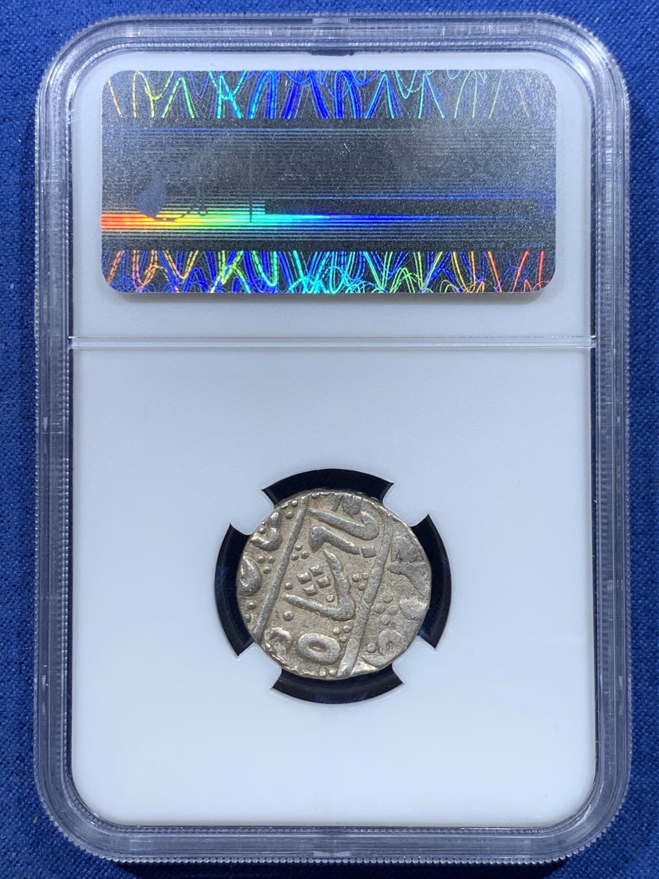 《竞宝斋》第482场 周日，周一 2场连拍 （全场包邮）20级店铺 欢迎送拍 NPGS众诚评级 MS状态 印度印多尔邦太阳神像银币 打制币MS品相难得，含银量高，盒子已经自行打开，但是是原盒原币