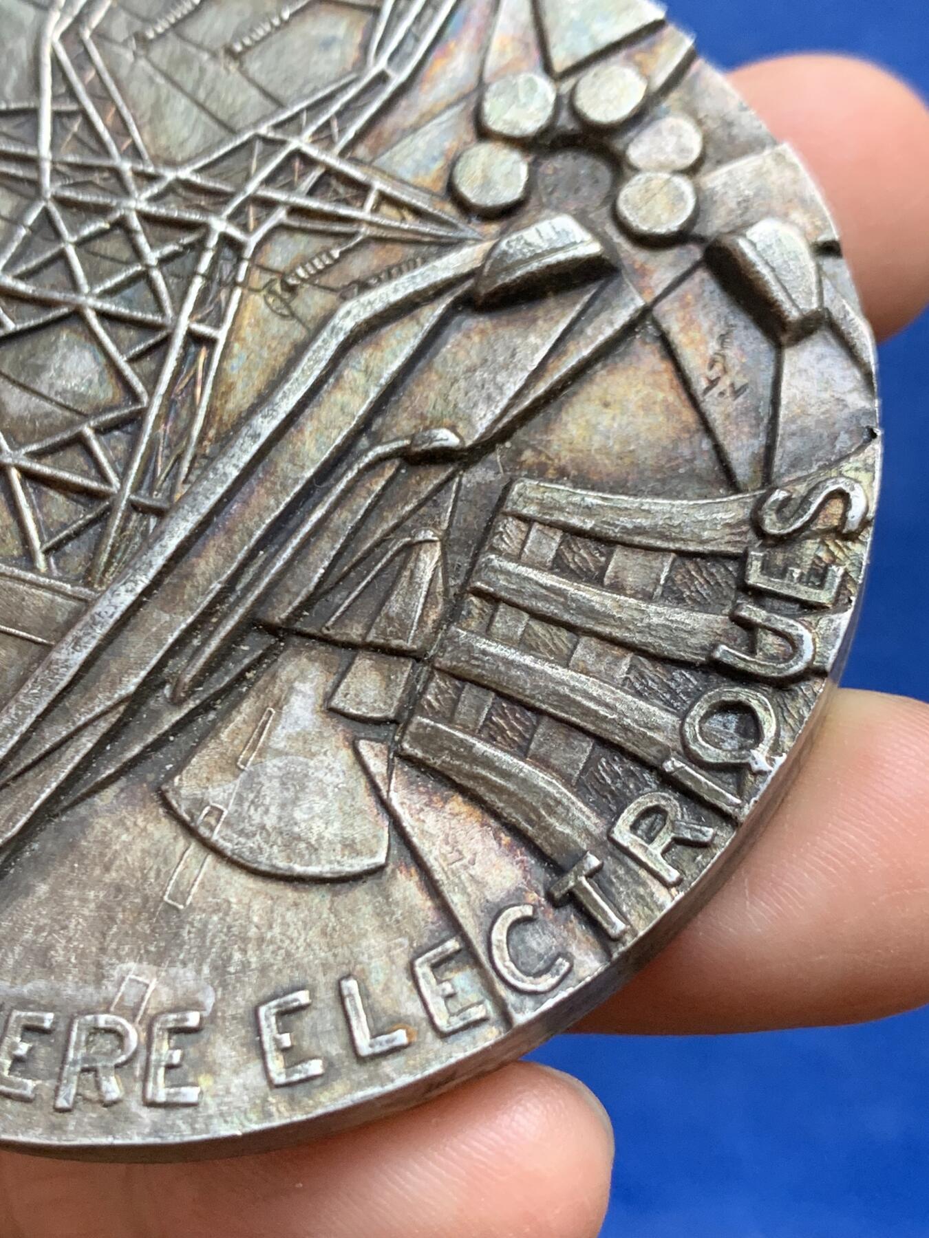 《竞宝斋》第482场 周日，周一 2场连拍 （全场包邮）20级店铺 欢迎送拍 法国电力公司FORCLUM 50周年纪念镀银铜章 少见品种 175.2克 67.2mm