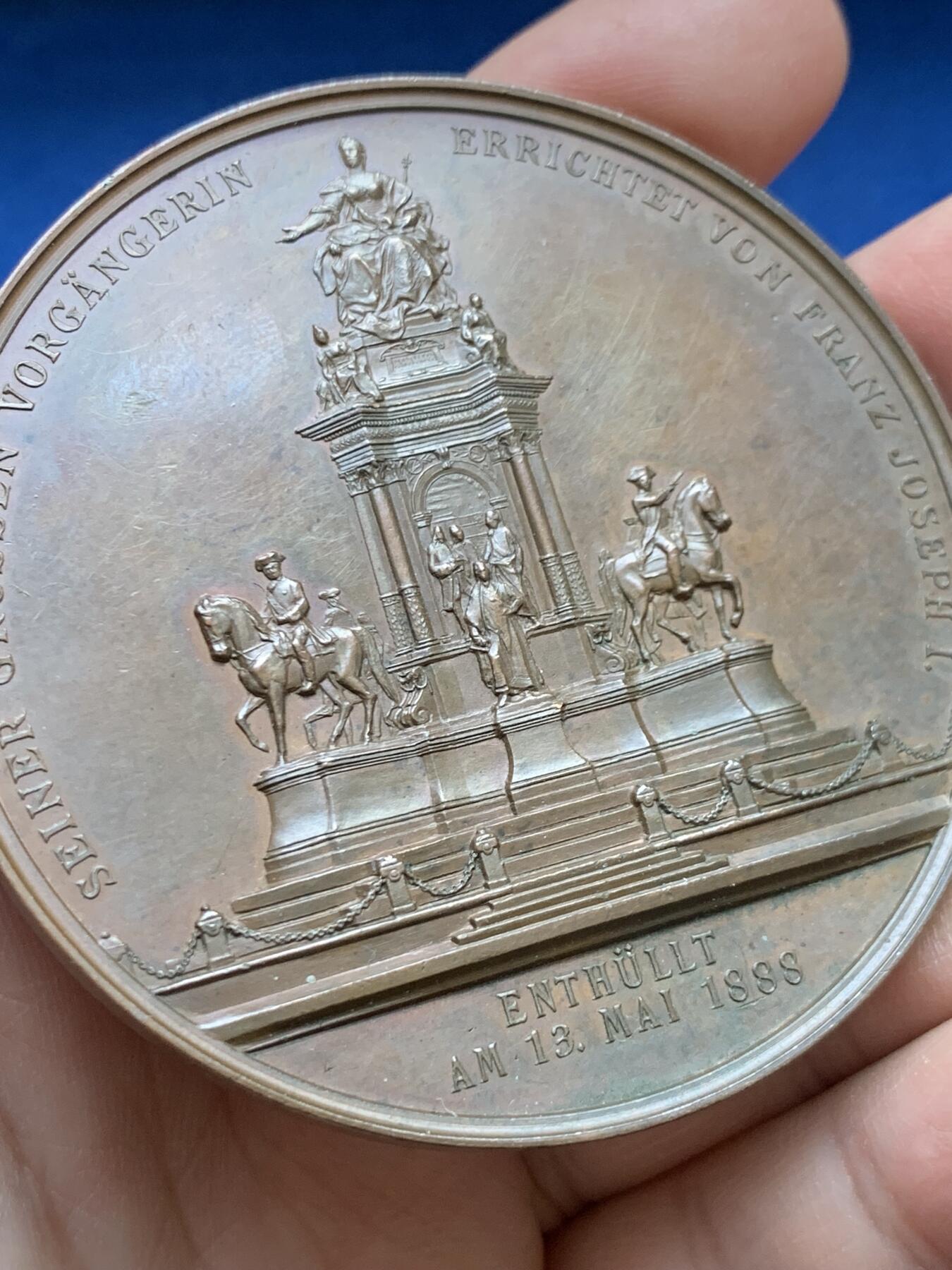 《竞宝斋》第482场 周日，周一 2场连拍 （全场包邮）20级店铺 欢迎送拍 1888年奥地利维也纳特蕾莎纪念大铜章，名家沙夫作品，86.6克，63.2mm。极品细节，高浮雕。