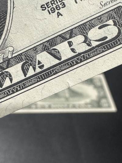 《外钞收藏家》第六百二十九期（精品场）（长期征集拍品、欢迎藏友们联系合作） 美国小头版1990和63年10美元2张一起 63年边上有瑕疵2个裂口+90年全新不绝小瑕疵