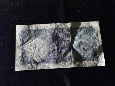 《外钞收藏家》第六百二十九期（精品场）（长期征集拍品、欢迎藏友们联系合作） 英国B序列5镑 UNC-