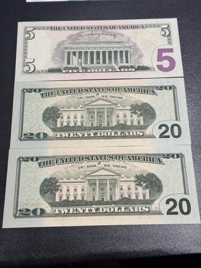 《外钞收藏家》第六百二十九期（精品场）（长期征集拍品、欢迎藏友们联系合作） 美国彩版2006年5美元倒置号、千位号1818+2004年20美元2张补号一起 全新UNC