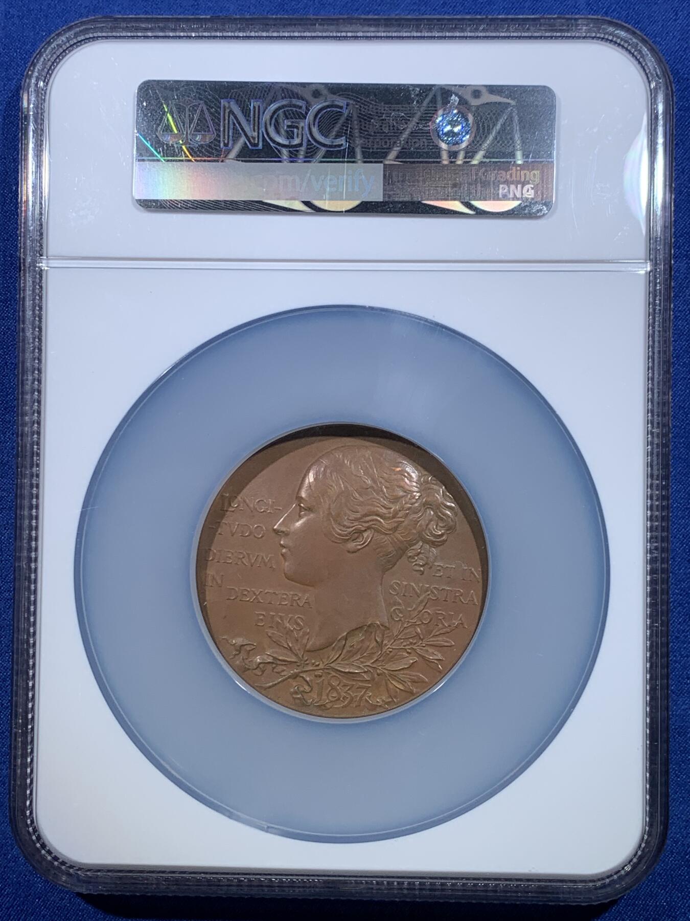 《竞宝斋》第482场 周日，周一 2场连拍 （全场包邮）20级店铺 欢迎送拍 NGC MS63BN 英国1837-1897年维多利亚女王加冕60周年纪念大铜章 直径55mm 加大加厚盒