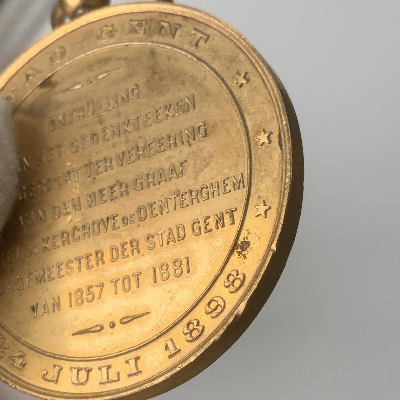 掌中浮雕-藏着的欧洲第059场 1898年比利时根特市长纪念碑揭幕镀金铜章，50.5mm