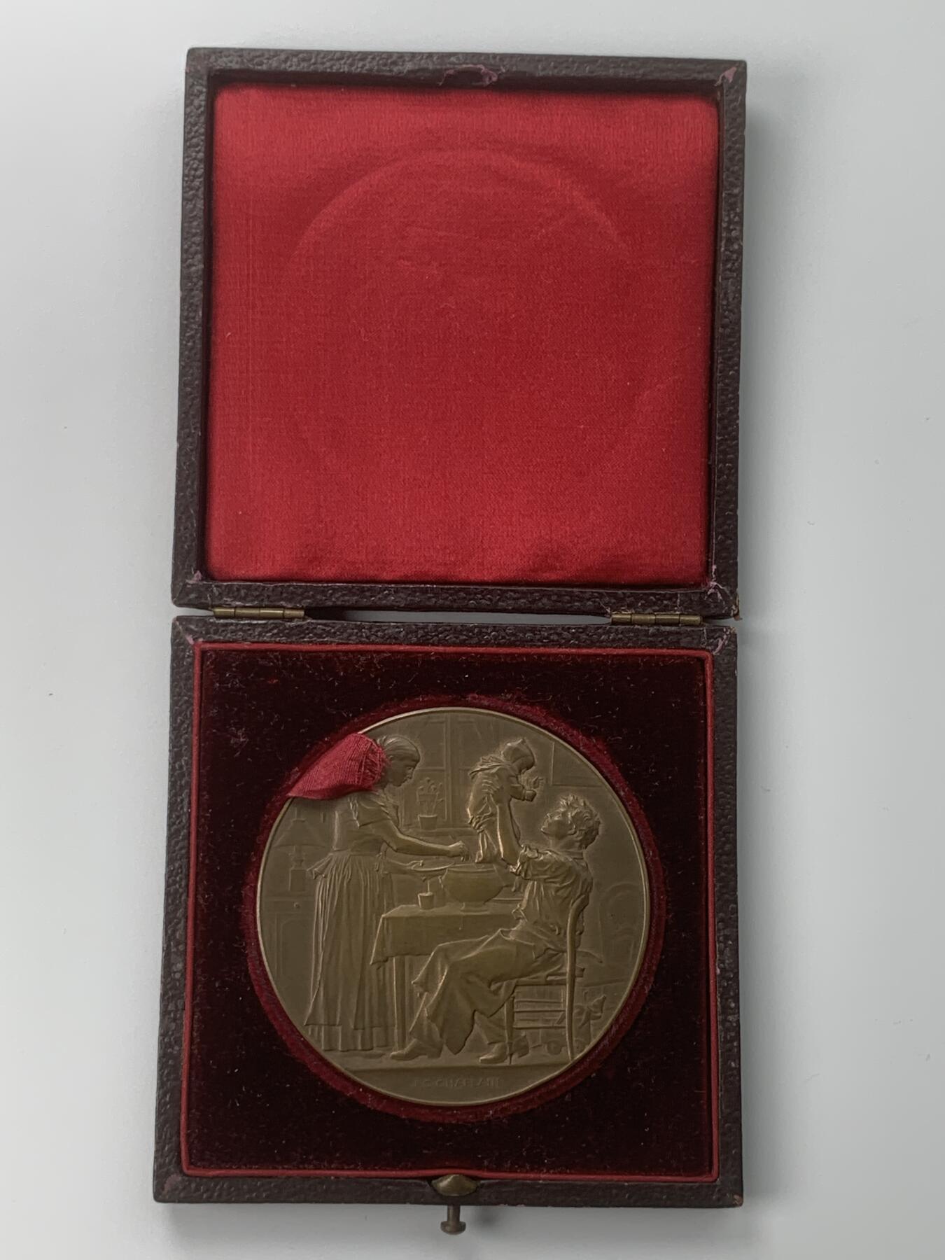 掌中浮雕-藏着的欧洲第059场 1891年法国廉价住宅协会铜章，61mm，chaplain雕刻，原盒。