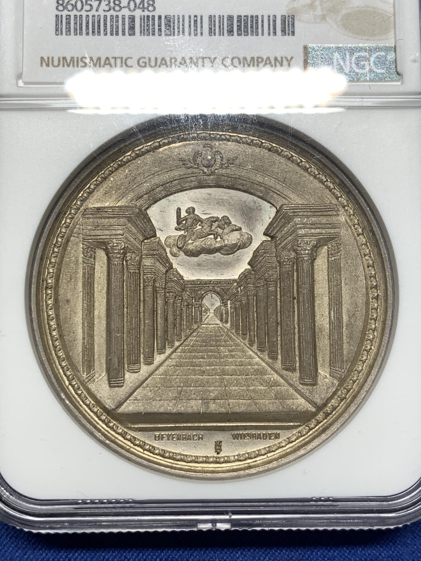 《竞宝斋》第482场 周日，周一 2场连拍 （全场包邮）20级店铺 欢迎送拍 NGC MS62 德国1897普鲁士国王威廉一世诞辰百年银质纪念章 超高浮雕设计 云霄飞车生动 直径45mm 加厚盒