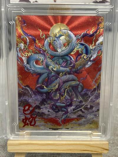 喜灰玩卡拍卖第八期，接拍品0佣金，欢迎送拍，释放现金流，让自己有资金可以购买更多喜欢的卡牌，让别的卡友能淘到更多心仪的卡牌 卡德曼 神话系列 沈晨·荷南老师共绘 巳蛇  折光粗闪