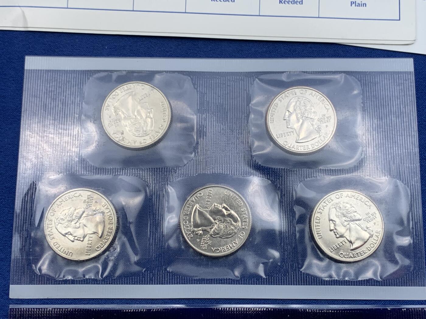 《竞宝斋》第482场 周日，周一 2场连拍 （全场包邮）20级店铺 欢迎送拍 两套一组 2001年美国P厂+D厂套币(每个版本各10枚)，少见品种