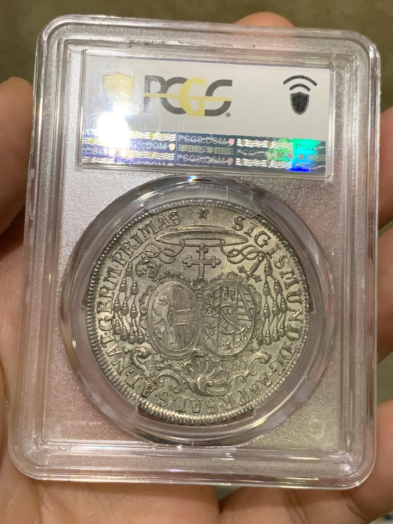 《竞宝斋》第482场 周日，周一 2场连拍 （全场包邮）20级店铺 欢迎送拍 唯一冠军分 PCGS MS62 神圣罗马帝国萨尔茨堡 1759年 主教区泰勒大银币 独年流通泰勒 好品极少 盒子上有裂纹 对于这样品质的藏品来说盒子问题已经可以忽略