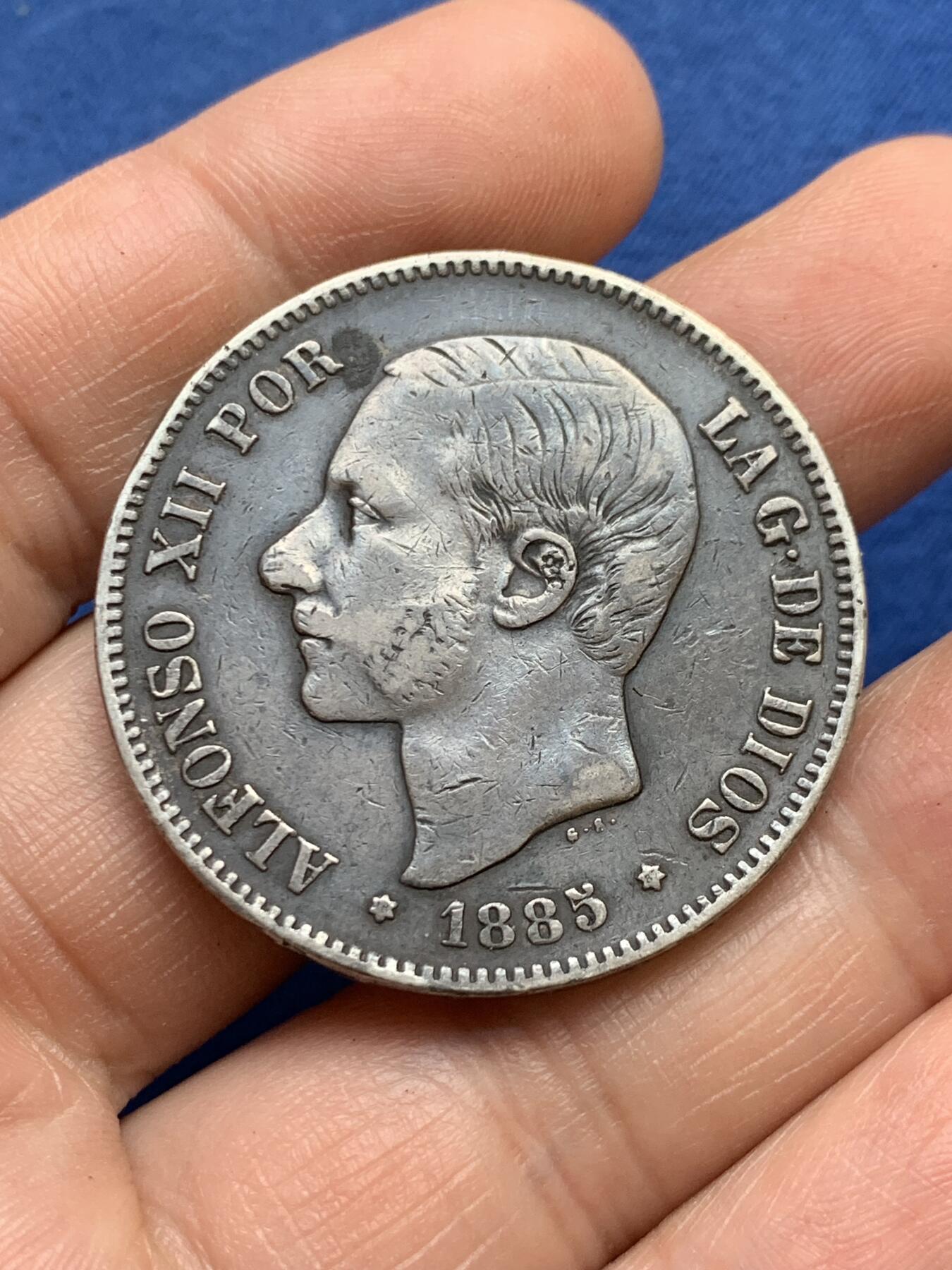 《竞宝斋》第482场 周日，周一 2场连拍 （全场包邮）20级店铺 欢迎送拍 西班牙1885年阿方索十二世5比塞塔双柱银币