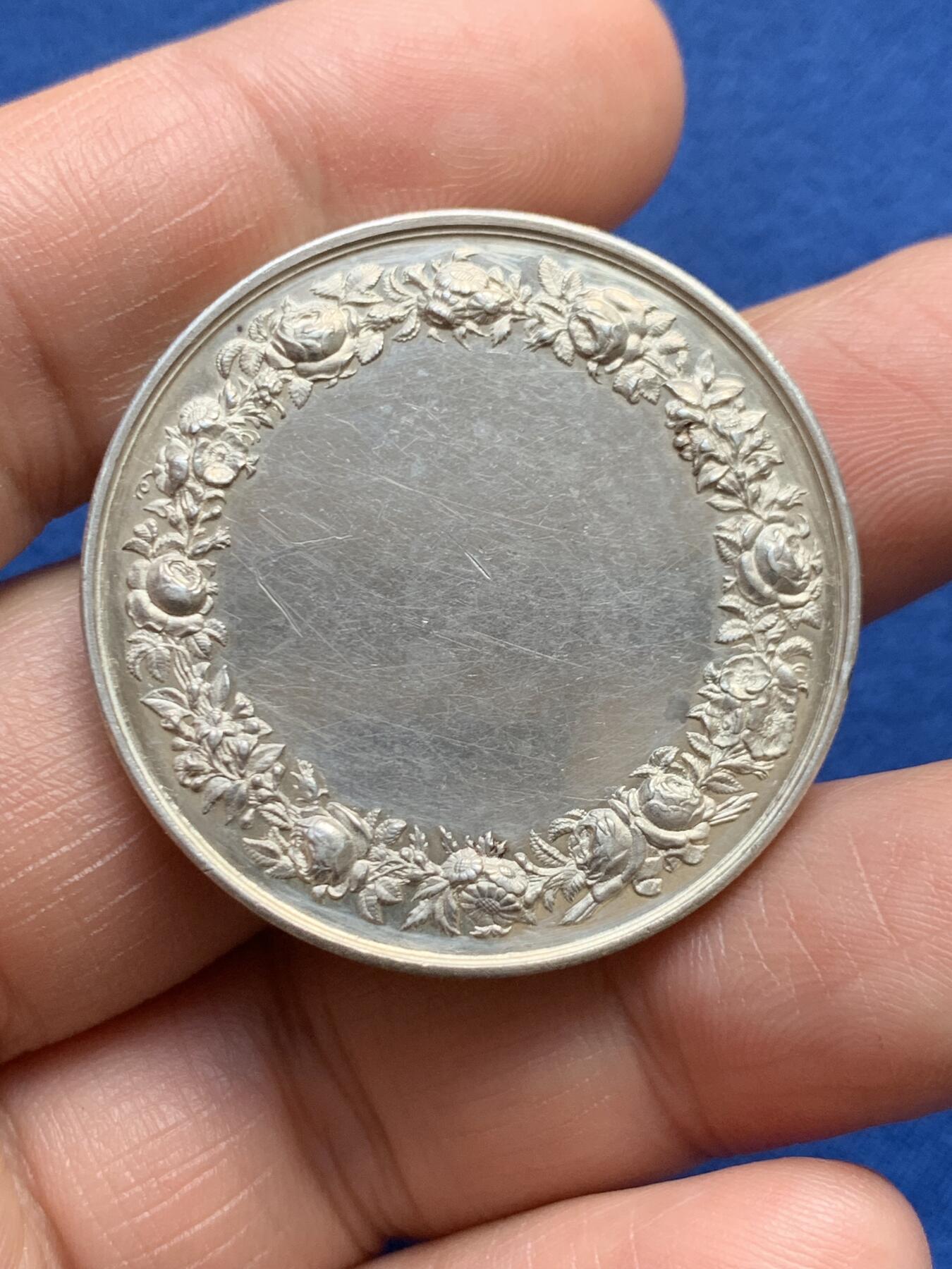 《竞宝斋》第482场 周日，周一 2场连拍 （全场包邮）20级店铺 欢迎送拍 法国结婚纪念银章，22g，36.7mm，蜜蜂边铭，高浮雕