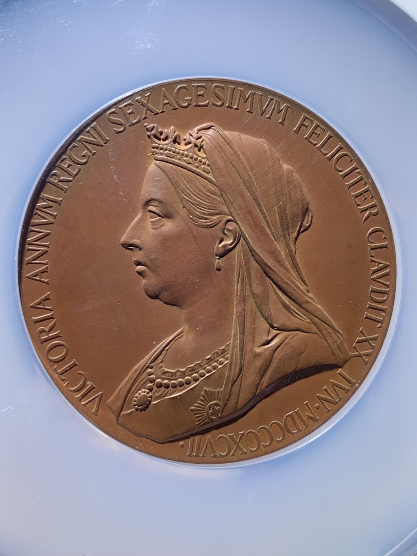 《竞宝斋》第482场 周日，周一 2场连拍 （全场包邮）20级店铺 欢迎送拍 NGC MS63BN 英国1837-1897年维多利亚女王加冕60周年纪念大铜章 直径55mm 加大加厚盒