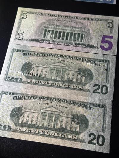 《外钞收藏家》第六百二十九期（精品场）（长期征集拍品、欢迎藏友们联系合作） 美国彩版2006年5美元倒置号、千位号1818+2004年20美元2张补号一起 全新UNC