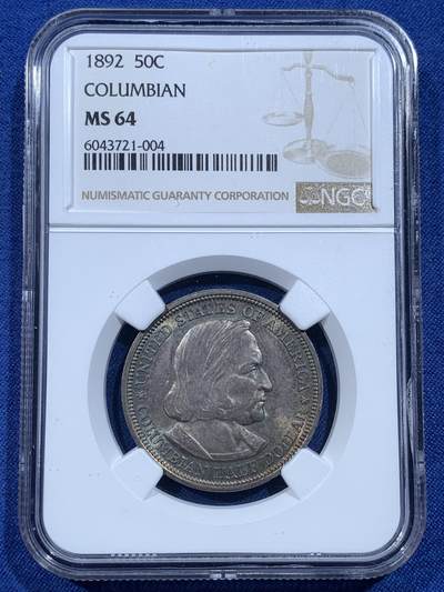 《竞宝斋》第482场 周日，周一 2场连拍 （全场包邮）20级店铺 欢迎送拍 - NGC MS64 美国 1892年 哥伦布半美元 纪念银币 少见的绿色包浆 非常好看
