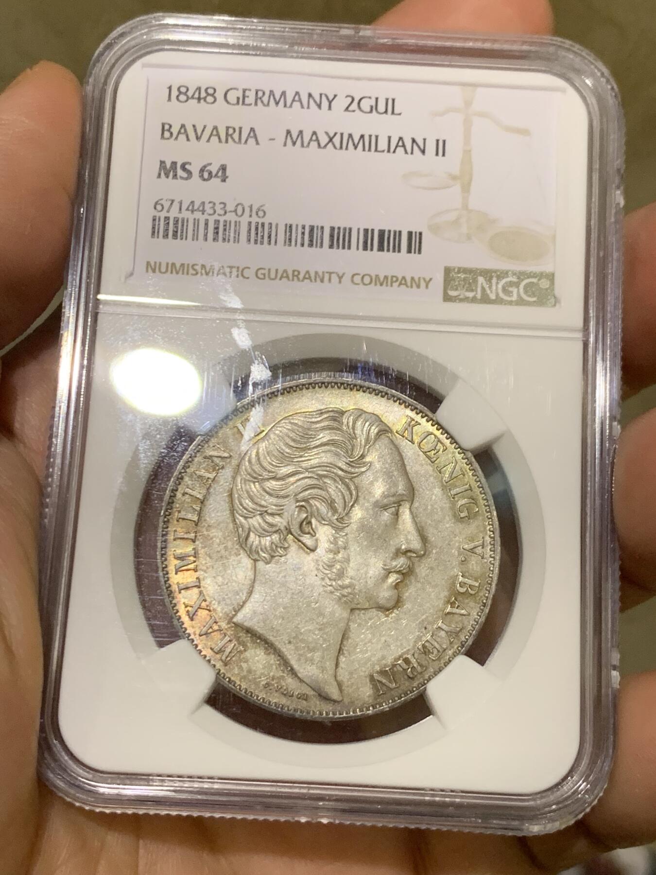 《竞宝斋》第482场 周日，周一 2场连拍 （全场包邮）20级店铺 欢迎送拍 亚军分 NGC MS64 德国1848年巴伐利亚双狮流通2盾大银币，马克西米利安二世，2泰勒同款的双狮盾徽设计。环彩包浆，底板丝滑。流通充分的品种，高分实际比2泰勒更少，更高仅有1枚