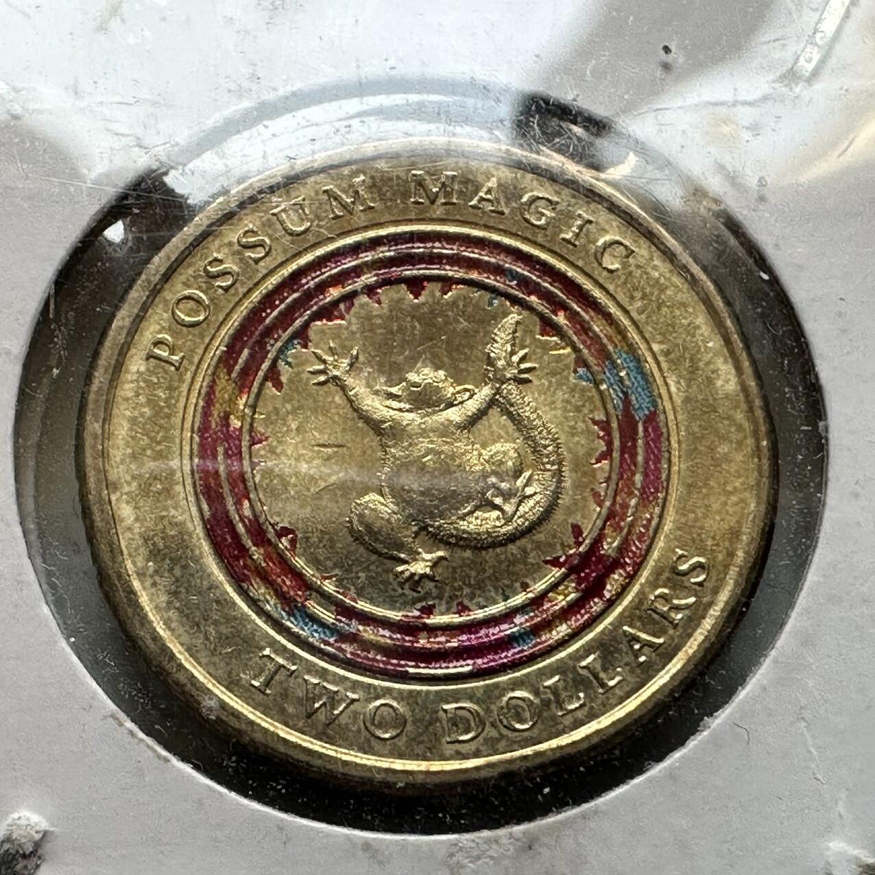 🌹外币初藏🌹🐯2026年第44场   每周二四六晚8️⃣点  世界硬币  澳大利亚 2017年 《袋貂魔法》30周年 2澳元彩色纪念币（红粉彩环版）