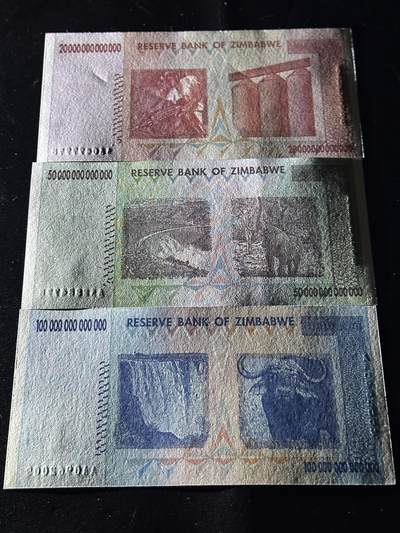 《外钞收藏家》第六百二十九期（精品场）（长期征集拍品、欢迎藏友们联系合作） 津巴布韦三张一起（含百万亿）全新UNC