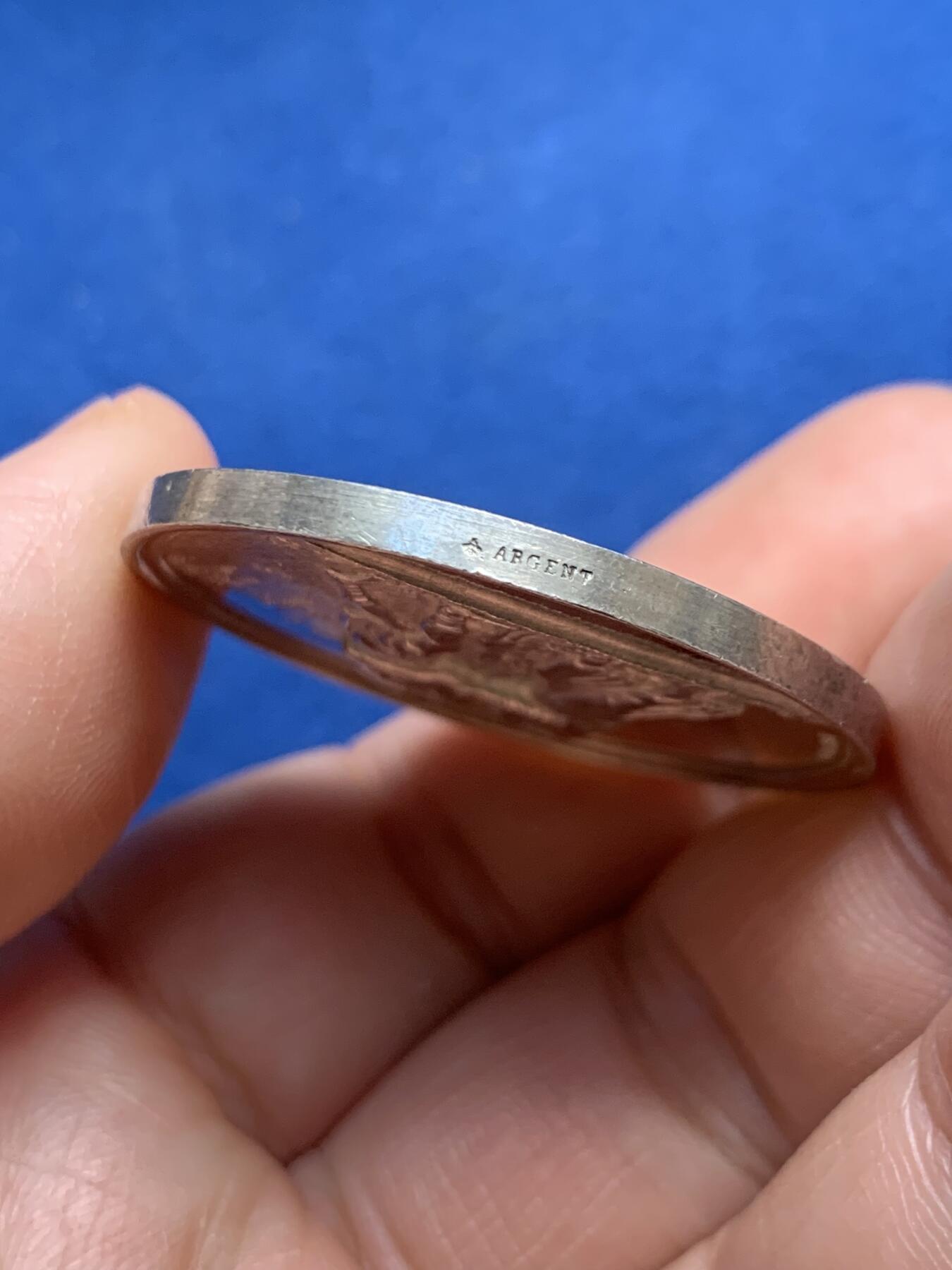 《竞宝斋》第482场 周日，周一 2场连拍 （全场包邮）20级店铺 欢迎送拍 法国结婚纪念银章，22g，36.7mm，蜜蜂边铭，高浮雕