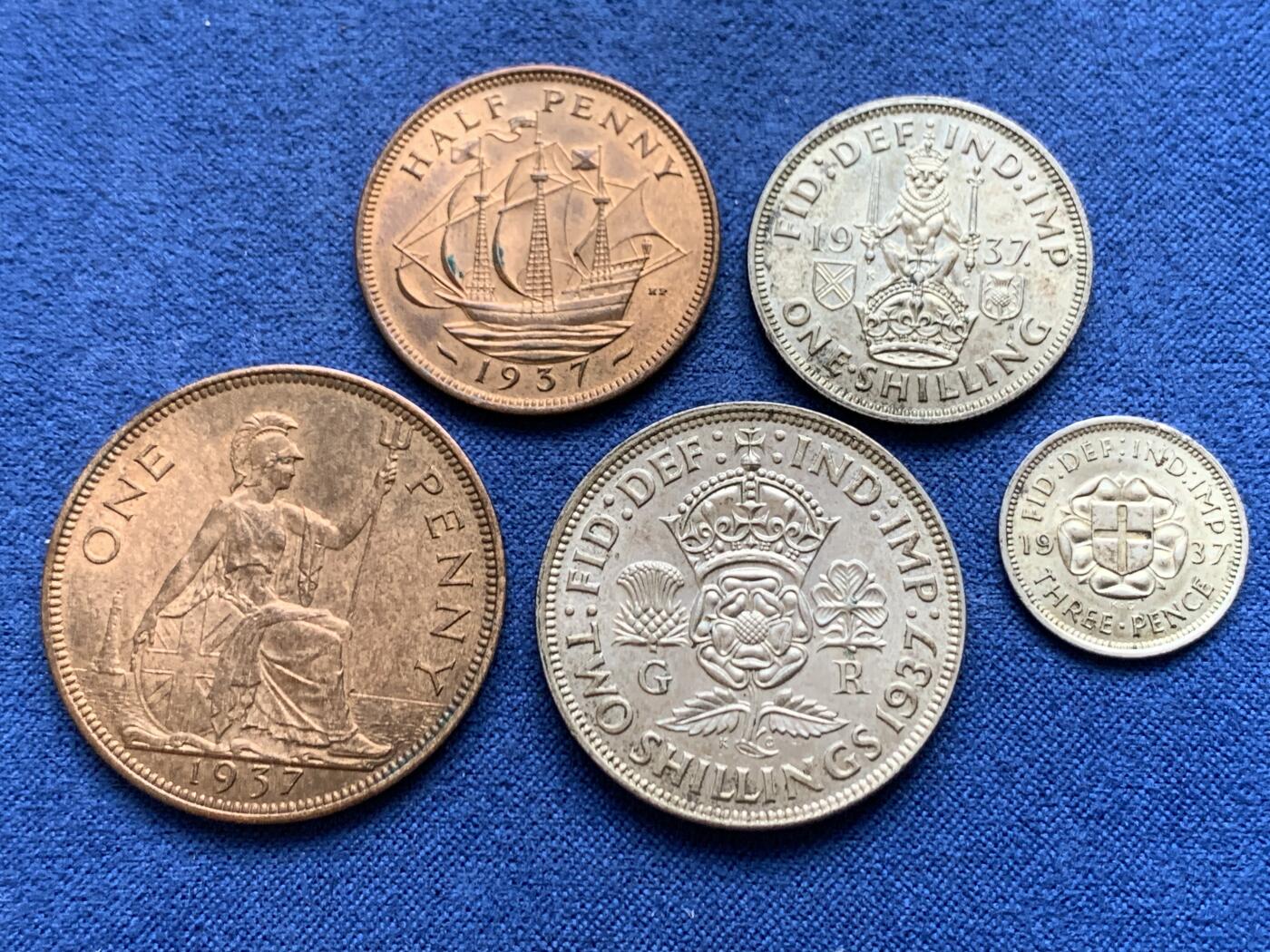 《竞宝斋》第482场 周日，周一 2场连拍 （全场包邮）20级店铺 欢迎送拍 五枚一组 英国1937年半便士，1便士铜币，3便士，1先令，2先令银币，保存不错，细节见图。