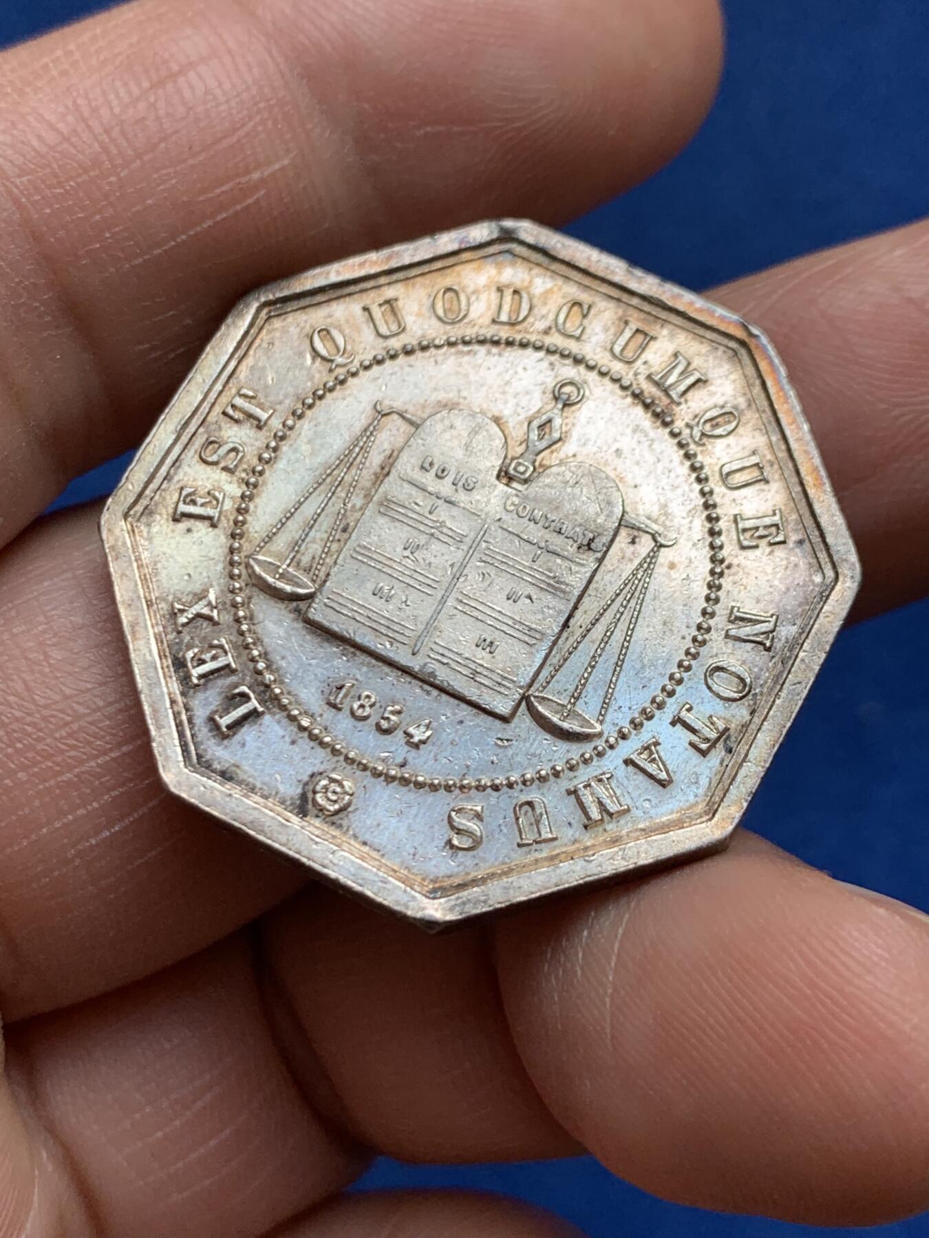 《竞宝斋》第482场 周日，周一 2场连拍 （全场包邮）20级店铺 欢迎送拍 法国八角银质代币，亚眠公证人协会，15.38g，31.7mm，蜜蜂边铭