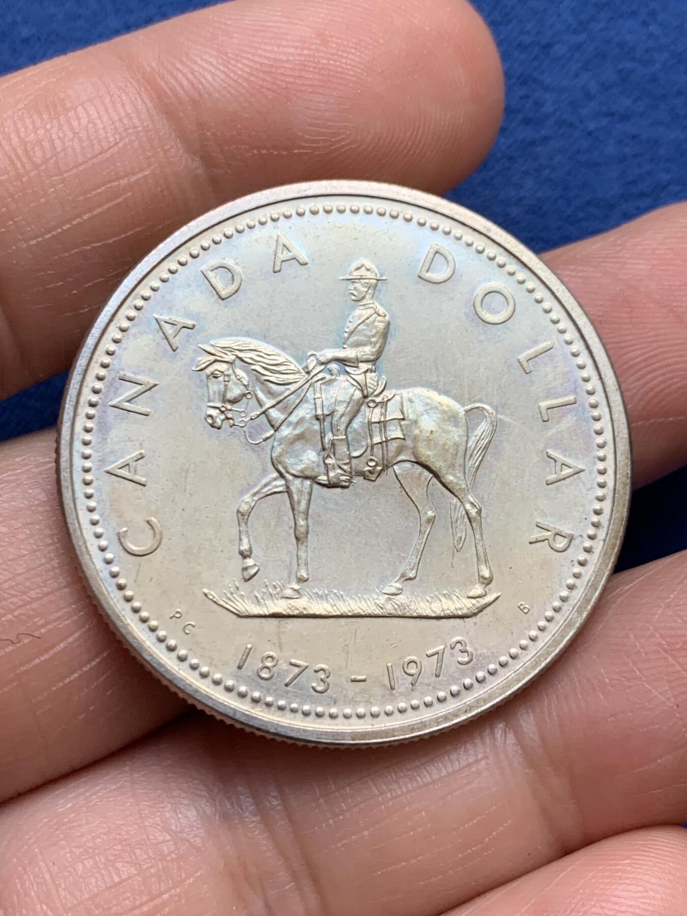 《竞宝斋》第482场 周日，周一 2场连拍 （全场包邮）20级店铺 欢迎送拍 加拿大1973年皇家骑警1元银币 500银 23.5克