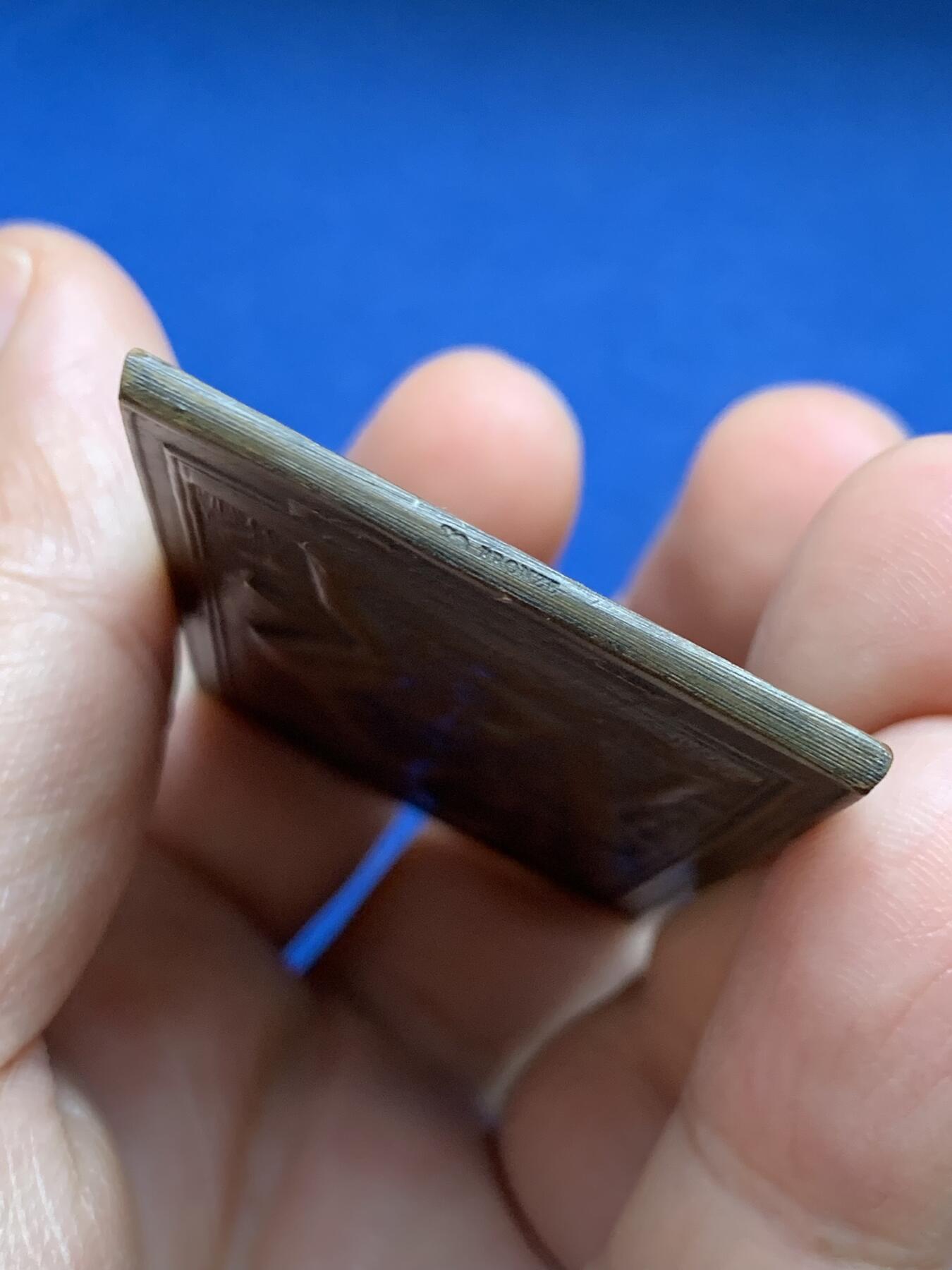 《竞宝斋》第482场 周日，周一 2场连拍 （全场包邮）20级店铺 欢迎送拍 法国天才章牌大师丹尼尔·杜普伊作《巢》，法国新艺术时期铜章，《Le Nid（鸟巢）》清凉章，原铸，丰饶角铜标，65.8*37.2mm，54.4克。细节见图