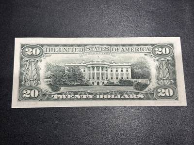 《外钞收藏家》第六百二十九期（精品场）（长期征集拍品、欢迎藏友们联系合作） 1993年美国小头版20美元 全新 尾165 边上有个裁剪瑕疵