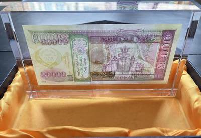 小福收藏拍卖第205期 裸钞场 本期有多张豹子号靓号  大量民国钞 百慕大样钞洋葱冠全套  阿富汗首年份查希尔国王和独立纪念碑 仅发行1000枚亚克力砖封蒙古20000图格里克帝国800周年纪念钞 卢旺达 东加勒比 斯里兰卡等多国精美纸币 蒙古 2006年 20000图格里克 蒙古帝国800周年纪念钞 这个品种只有亚克力砖封 仅发行1000枚 559号 unc