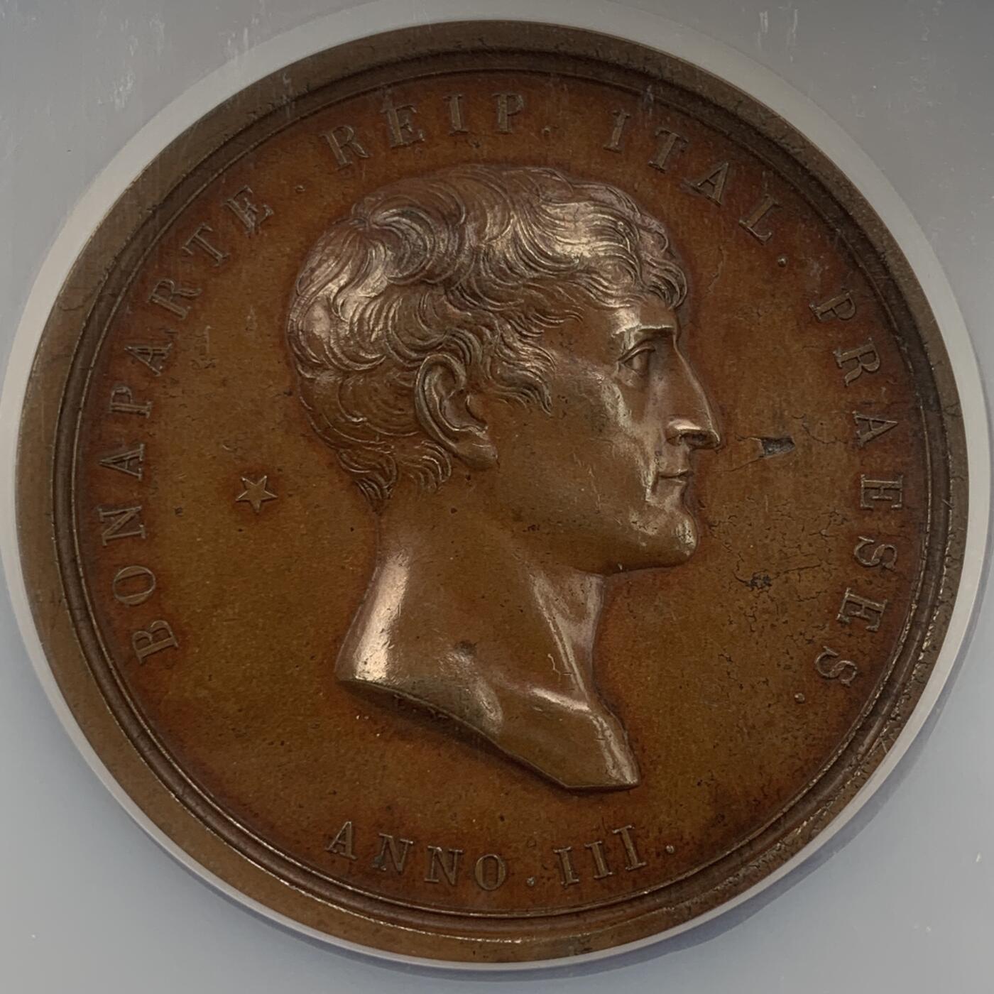 掌中浮雕-藏着的欧洲第059场 NGC MS61 : 1800年意大利刺杀拿破仑事件铜章, 60mm ,Manfredini雕刻，正面为时任法兰西共和国第一执政的拿破仑，此款头像不多见