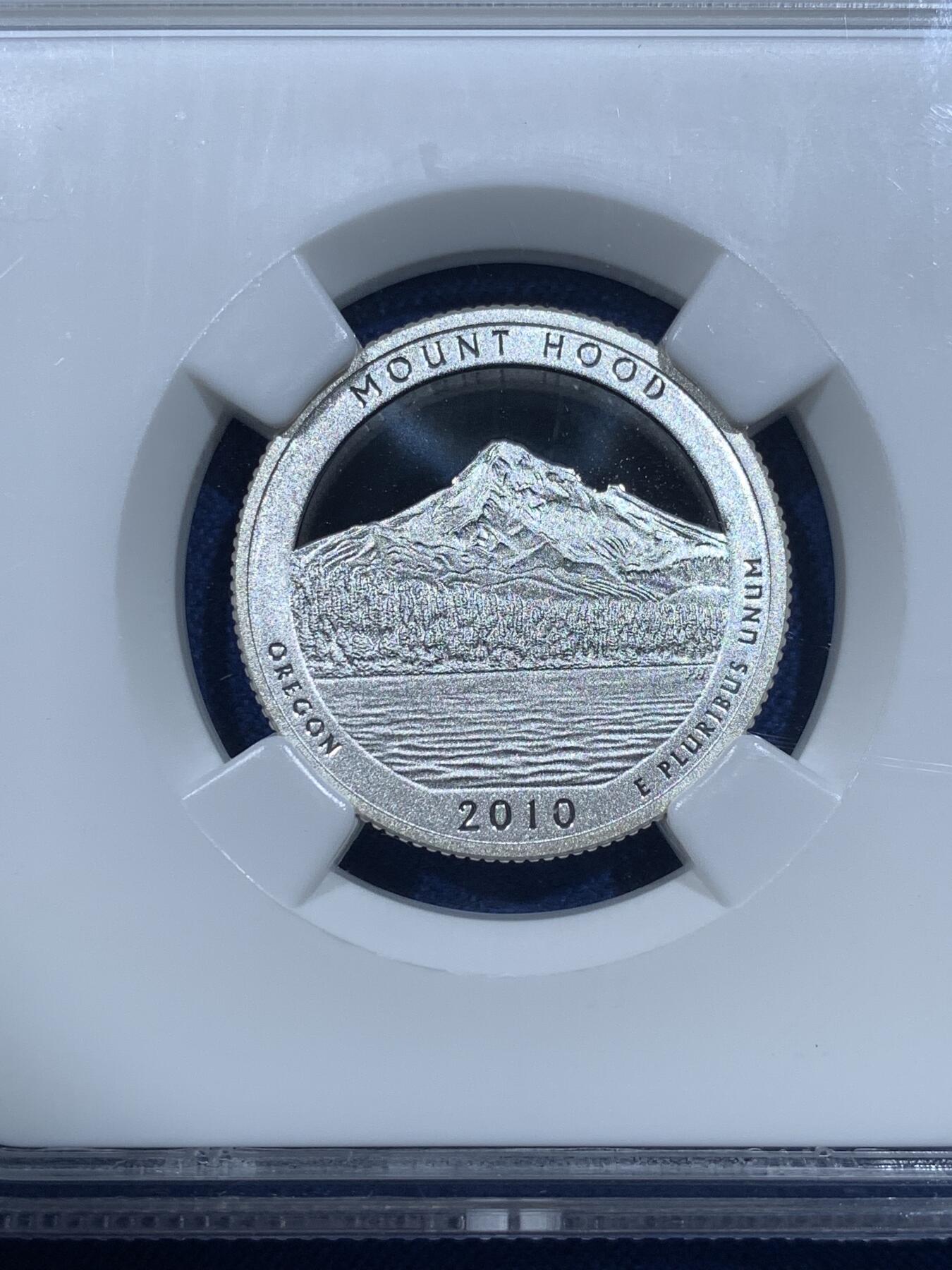 《竞宝斋》第482场 周日，周一 2场连拍 （全场包邮）20级店铺 欢迎送拍 NGC PF70UC 美国2010年美丽美国-胡德山国家森林公园1/4元精制银币，PROOF精制币，打制精美，小巧精致，状态一流，冠军分。