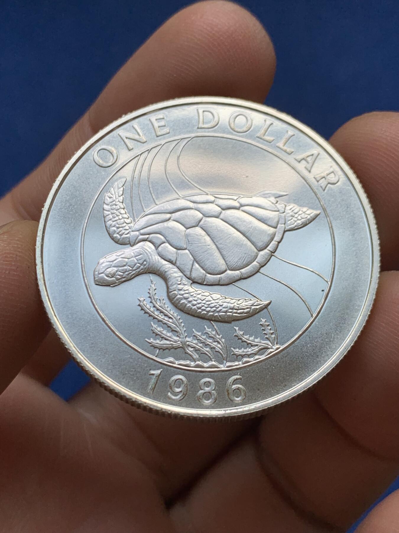 《竞宝斋》第482场 周日，周一 2场连拍 （全场包邮）20级店铺 欢迎送拍 百慕大1986年海龟1元银币（普制），925银，28.28克，海洋生物主题，海龟浮雕栩栩如生，品相很美，世界野生动物银币系列精品，收藏级品相