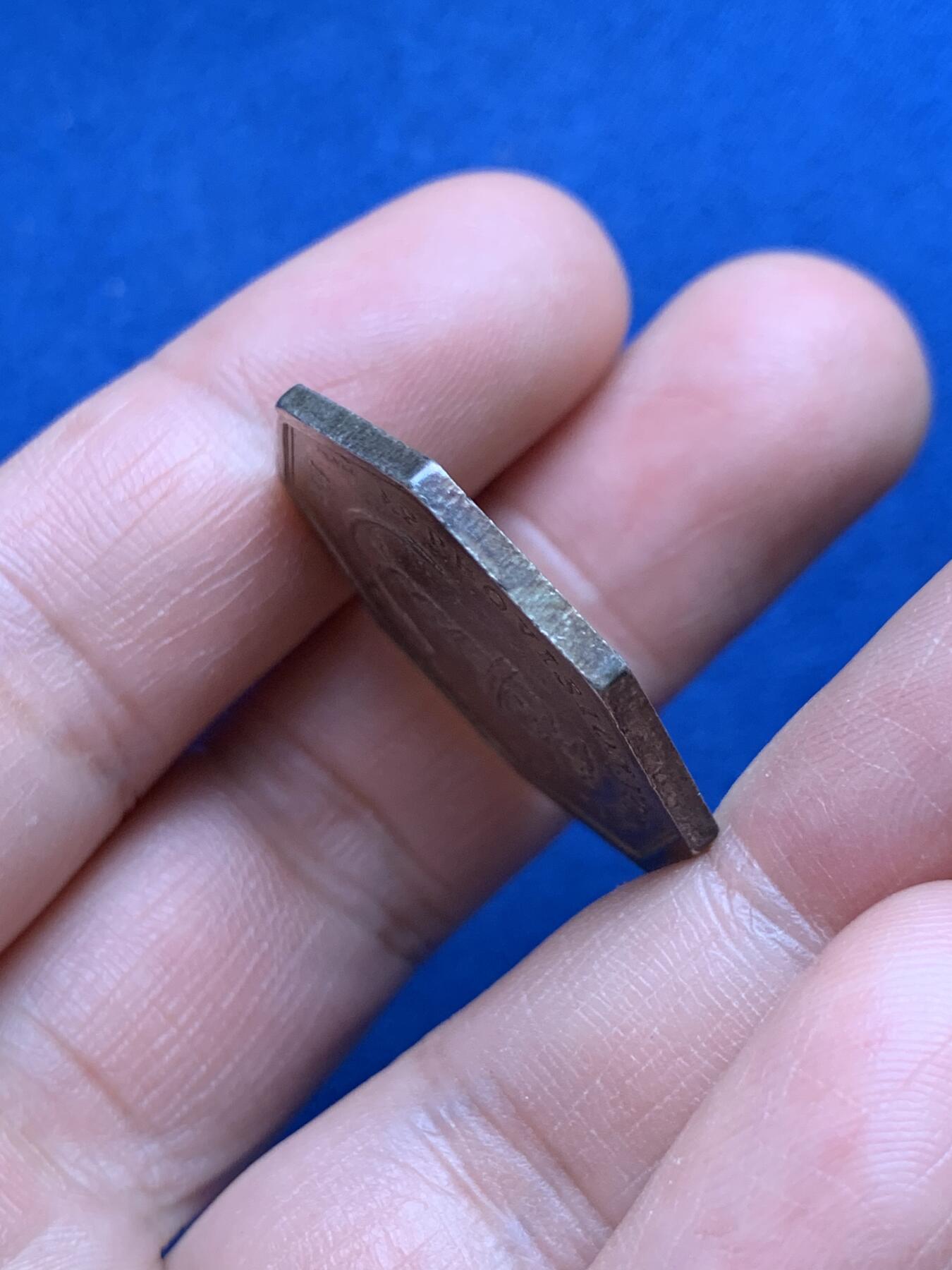 《竞宝斋》第482场 周日，周一 2场连拍 （全场包邮）20级店铺 欢迎送拍 法国1818年巴黎木材贸易供给八角银质代币 11.1克 29.3mm 早期无边铭