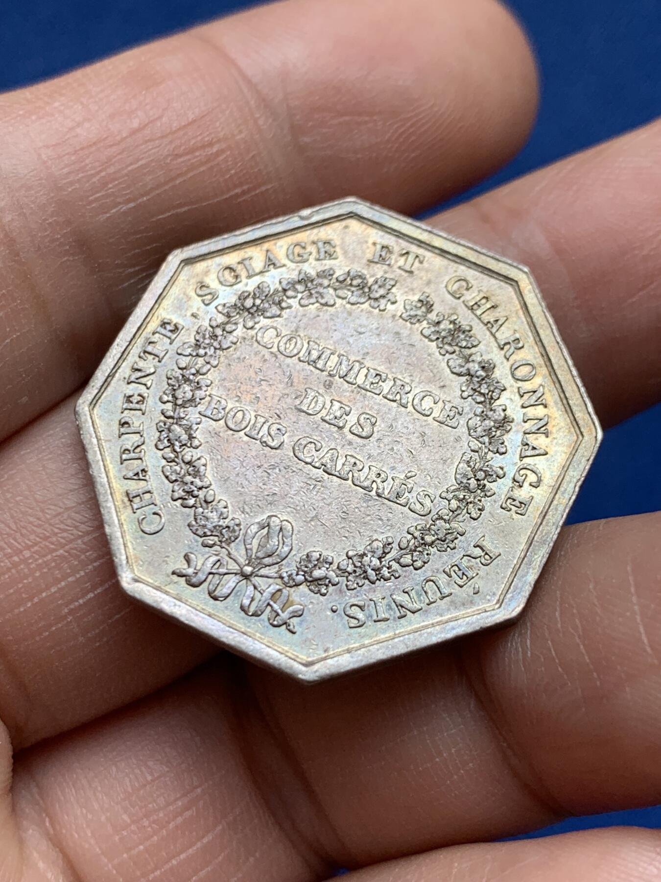 《竞宝斋》第482场 周日，周一 2场连拍 （全场包邮）20级店铺 欢迎送拍 法国1818年巴黎木材贸易供给八角银质代币 11.1克 29.3mm 早期无边铭