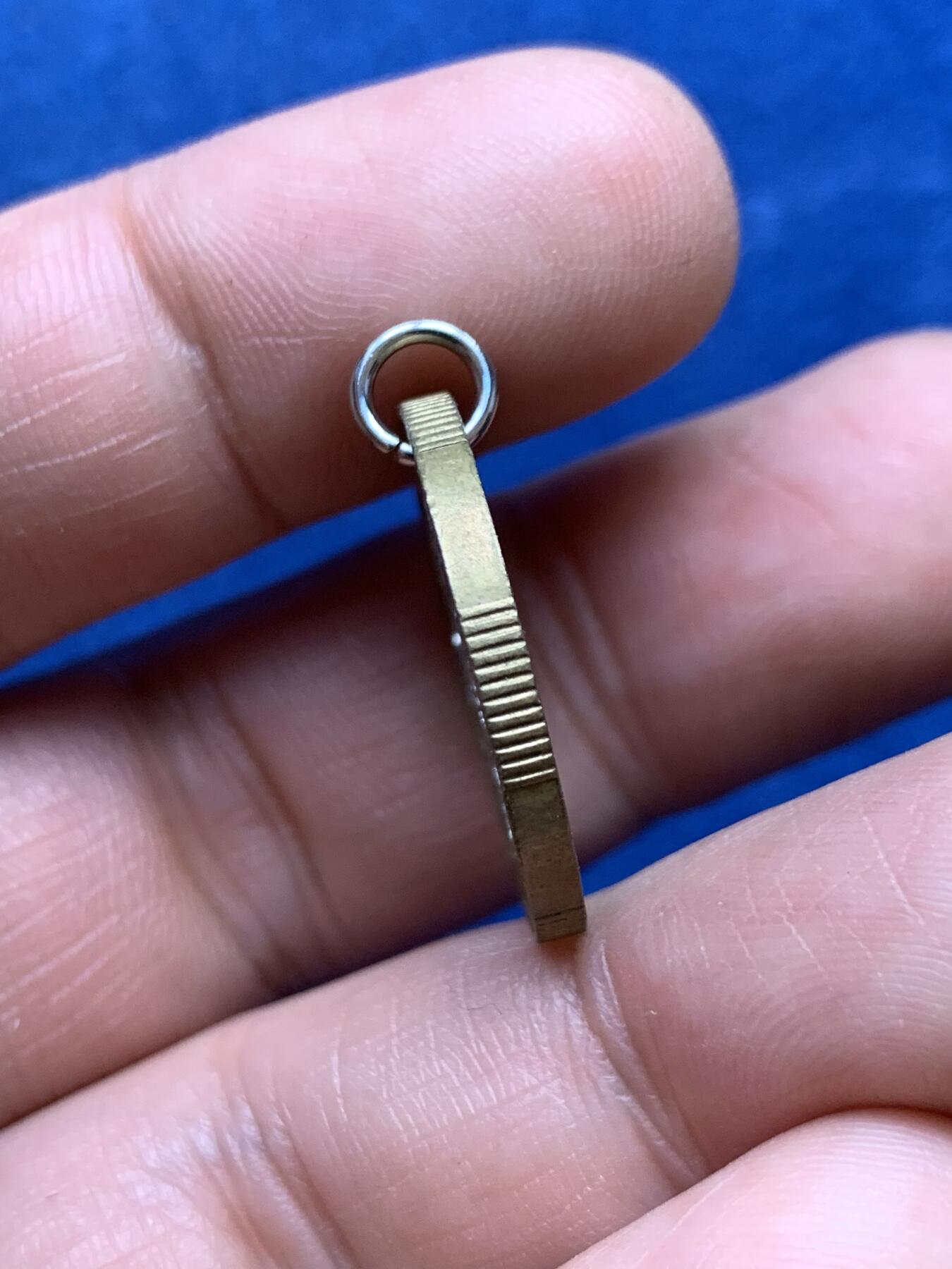 《竞宝斋》第482场 周日，周一 2场连拍 （全场包邮）20级店铺 欢迎送拍 法国10法郎自由精灵硬币镂空自制吊坠 重约4.5克 22.7mm