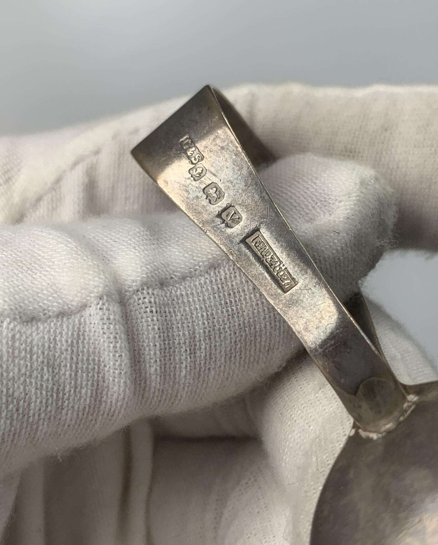 掌中浮雕-藏着的欧洲第059场 1919-1920年英国伯明翰婴儿用银匙、银耙二件套，长度85—89mm，二件共重36.03g，原盒（一个合页有破损），末图银标参考