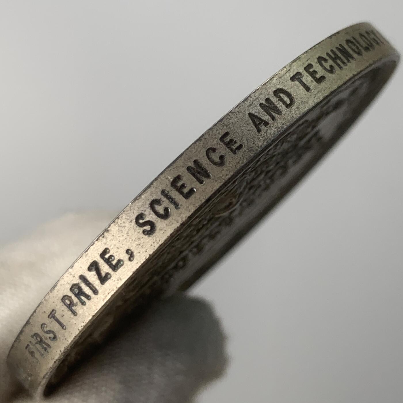 掌中浮雕-藏着的欧洲第059场 1947年英国伦敦科技考试一等奖银质奖章，51.2mm，77.6g