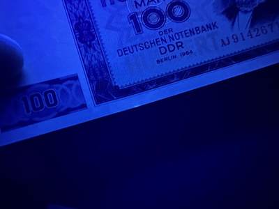 《外钞收藏家》第六百二十九期（精品场）（长期征集拍品、欢迎藏友们联系合作） 1991年德国末版5马克全新+1964年民主德国100马克全新边上轻微潮点