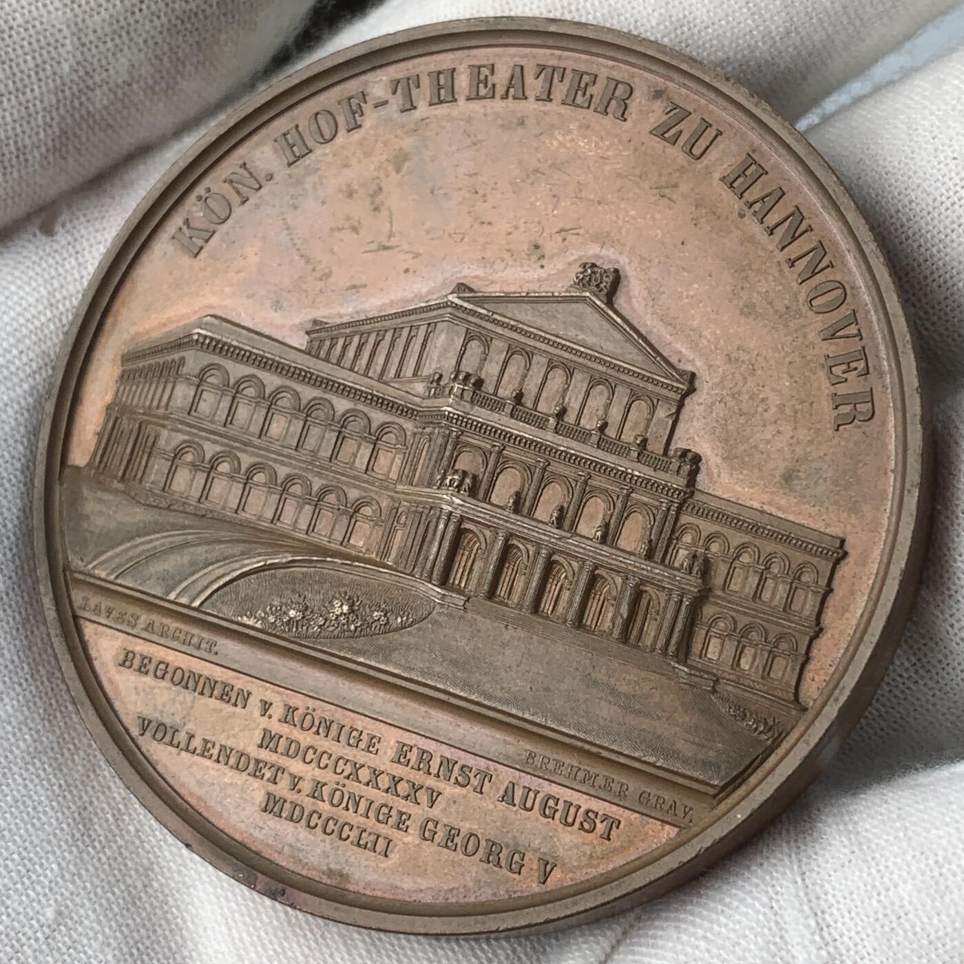 掌中浮雕-藏着的欧洲第059场 1852年德国汉诺威国家歌剧院建成纪念铜章，59.2mm，133.50克；  雕刻家：F.Brehmer（1815-1889年）