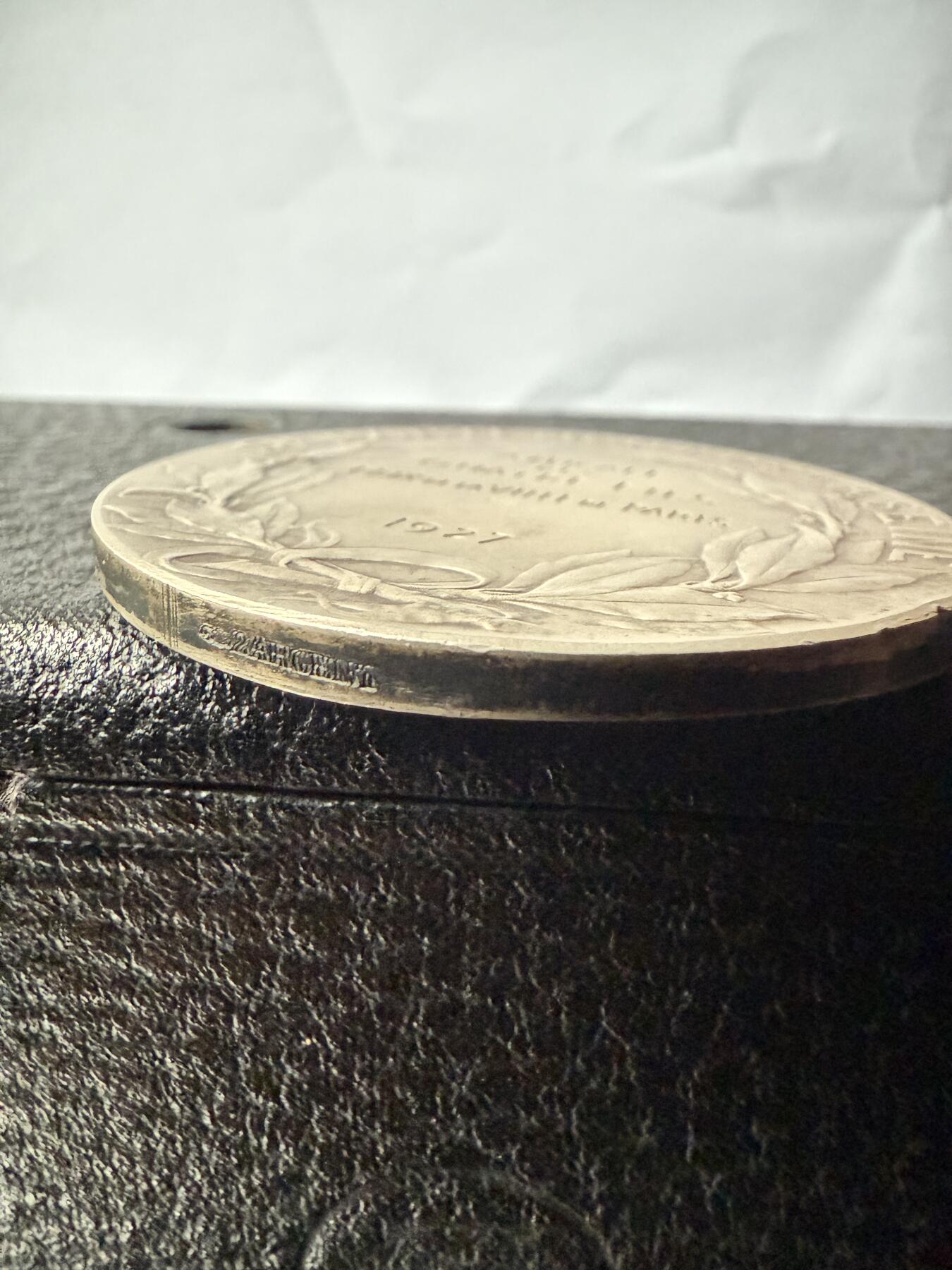 【周六 19:30】乾藏阁外国银币专场・裸币 / 评级币 + 银章铜章 保真包老 1927年法国巴黎市女神银质纪念章 新艺术风格 带原装原盒