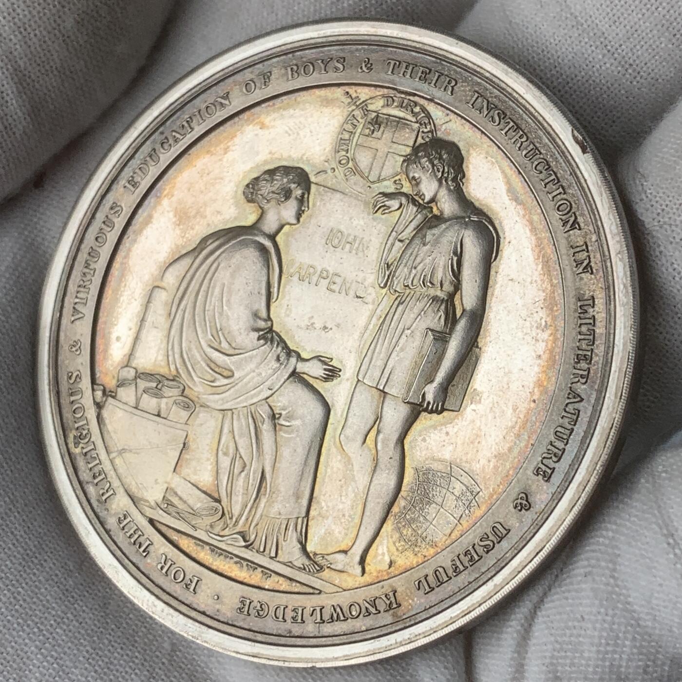 掌中浮雕-藏着的欧洲第059场 1834年伦敦金融城学校建校纪念银章(金融城第4号作品)，58mm，60.8g，原盒，BHM-1680 / Eimer 1279