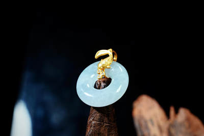 上海都达杂项专场102【全场包邮】  天然冰种翡翠（A货）G18K金镶平安扣挂件98-2