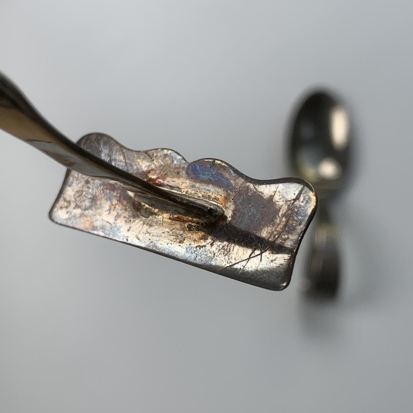 掌中浮雕-藏着的欧洲第059场 1919-1920年英国伯明翰婴儿用银匙、银耙二件套，长度85—89mm，二件共重36.03g，原盒（一个合页有破损），末图银标参考